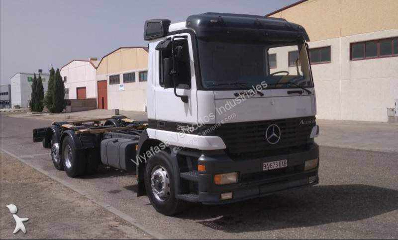 Camión chasis Mercedes Actros 2535 L