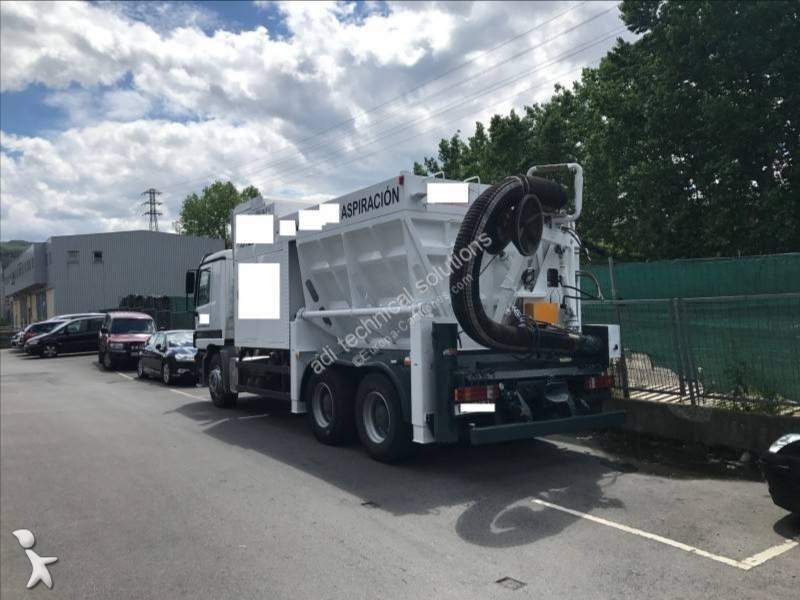 Camión aspirador Mercedes Actros 2631